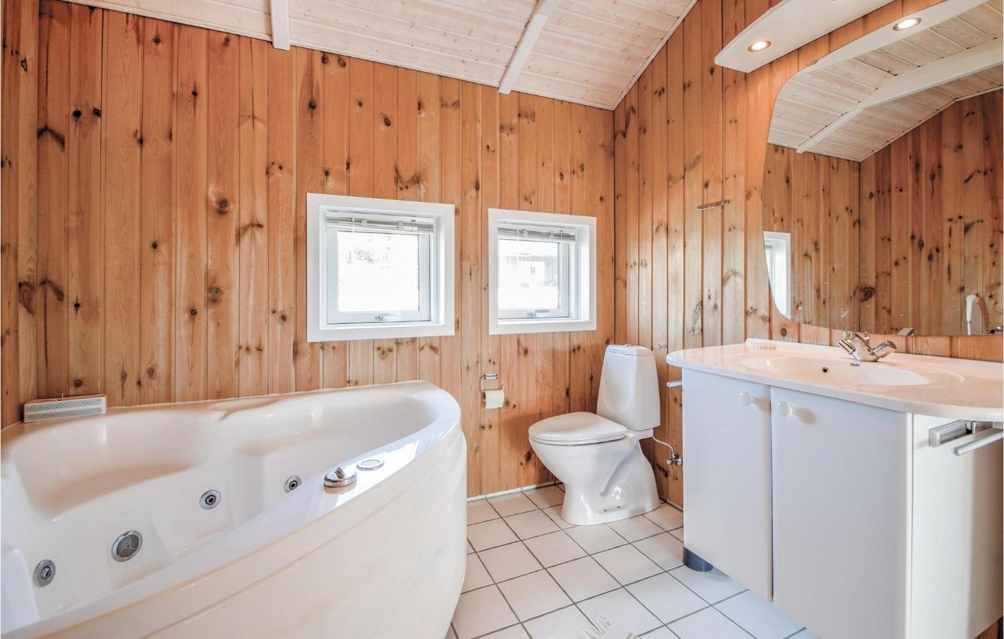 Amazing Home In Bjert With Wifi Binderup Strand 外观 照片